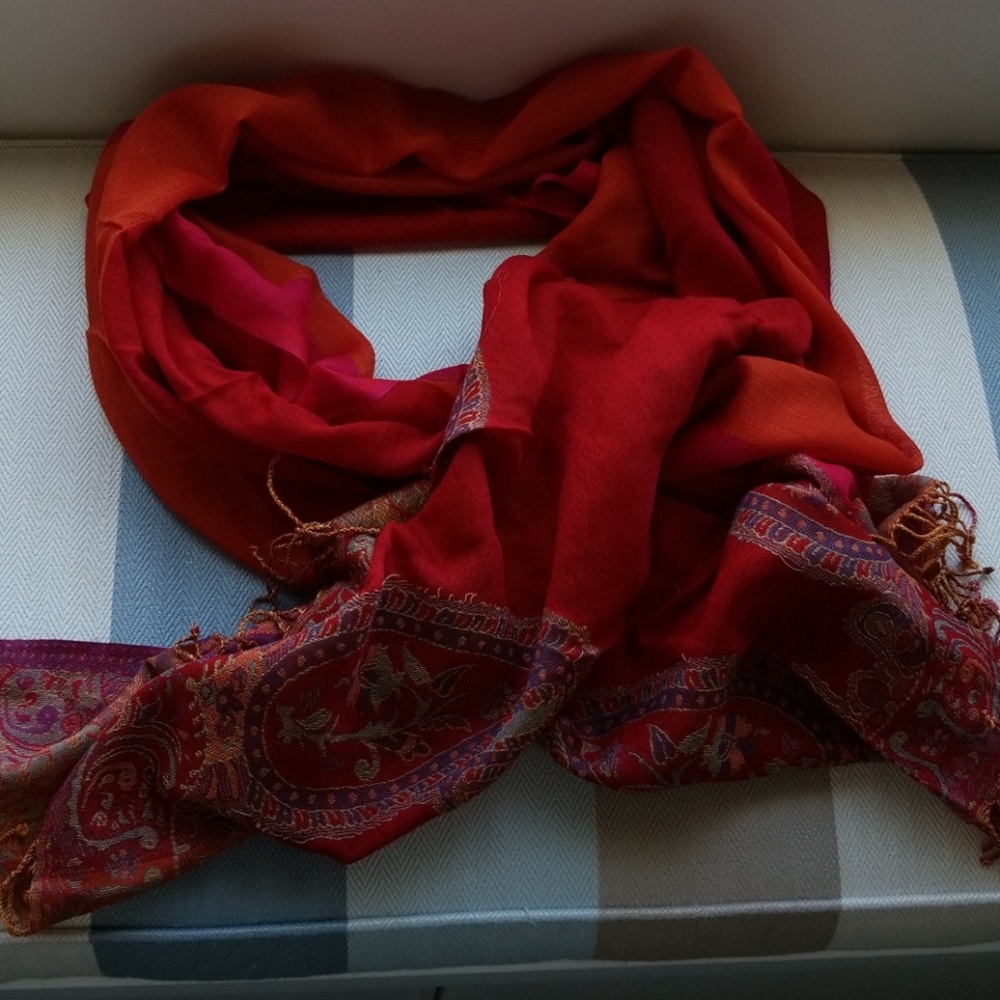 August Max scarf